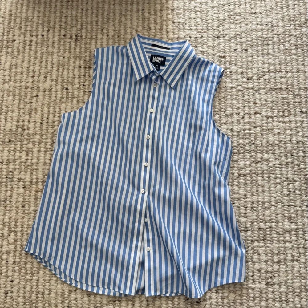 Lands’ End Top - Picture 2 of 4